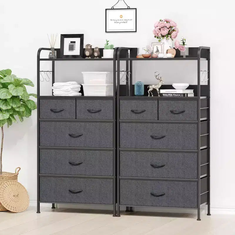 Cassettiera Alta a 5 Cassetti con Scaffali Aperti a 2 Livelli e Appendiabiti, Design Salvaspazio