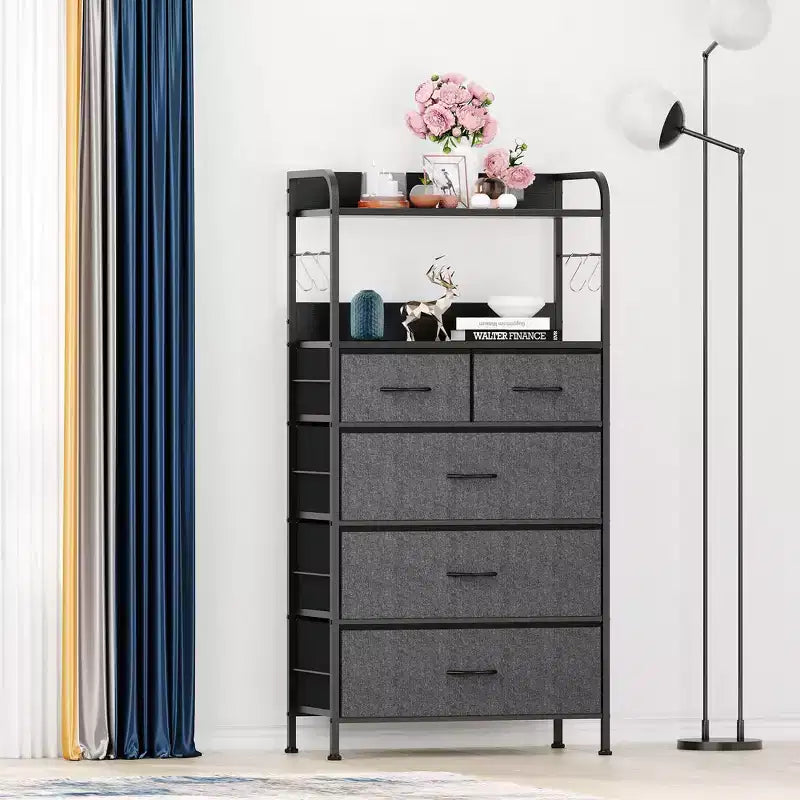 Cassettiera Alta a 5 Cassetti con Scaffali Aperti a 2 Livelli e Appendiabiti, Design Salvaspazio