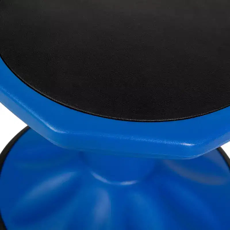 Podio alto 47" in metallo con ampia superficie di lettura, ripiano aperto, portabicchieri e fermalibri