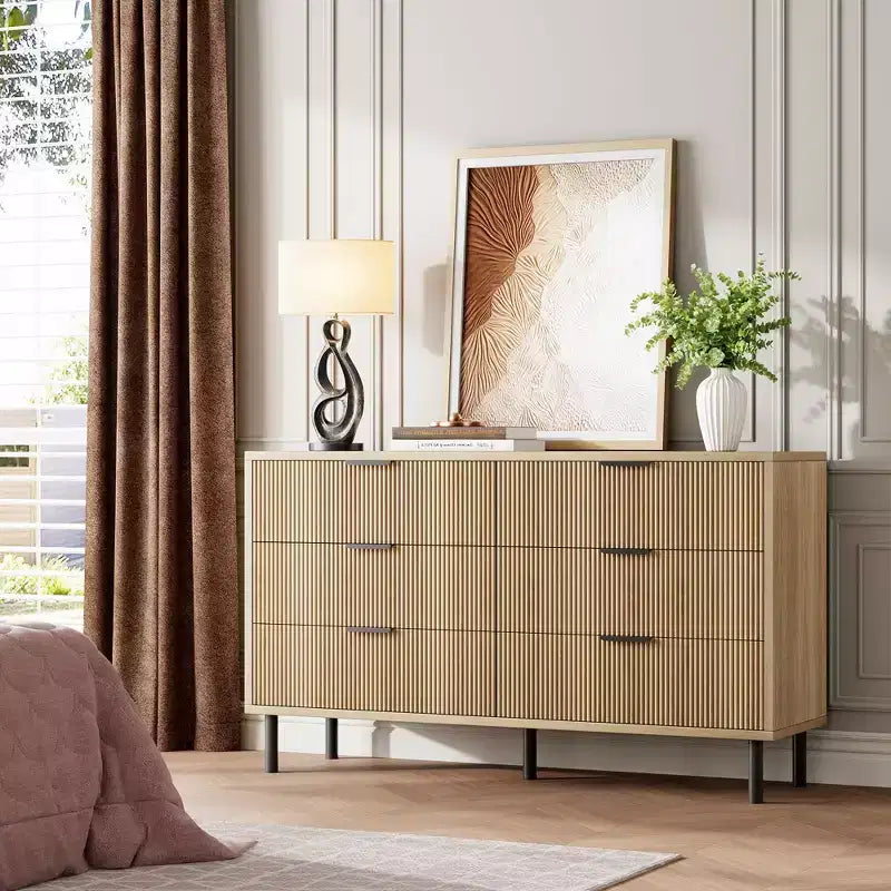 Cassettiera a 6 cassetti scanalati con maniglie e gambe in metallo, utilizzabile anche come porta TV, legno ingegnerizzato – Nero o Quercia Naturale