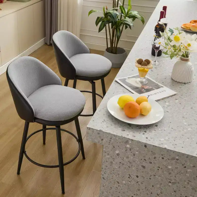 GustoWave Sgabelli da Bar Moderni Girevoli Imbottiti Set da 2, Sgabelli Girevoli da 26 Pollici con Gambe in Metallo, Sedie da Bar in Similpelle