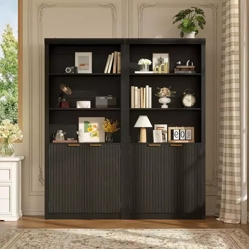 Libreria alta 180 cm con ante a scanalatura, scaffali espositivi a 5 ripiani con armadietto e ripiano regolabile, librerie moderne di metà secolo