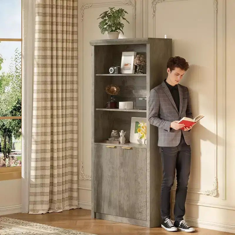 Libreria alta 180 cm con ante a scanalatura, scaffali espositivi a 5 ripiani con armadietto e ripiano regolabile, librerie moderne di metà secolo