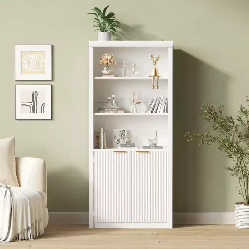 Libreria alta 180 cm con ante a scanalatura, scaffali espositivi a 5 ripiani con armadietto e ripiano regolabile, librerie moderne di metà secolo
